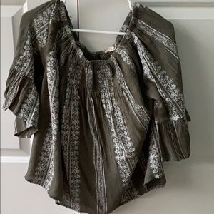 Off-the-shoulder top